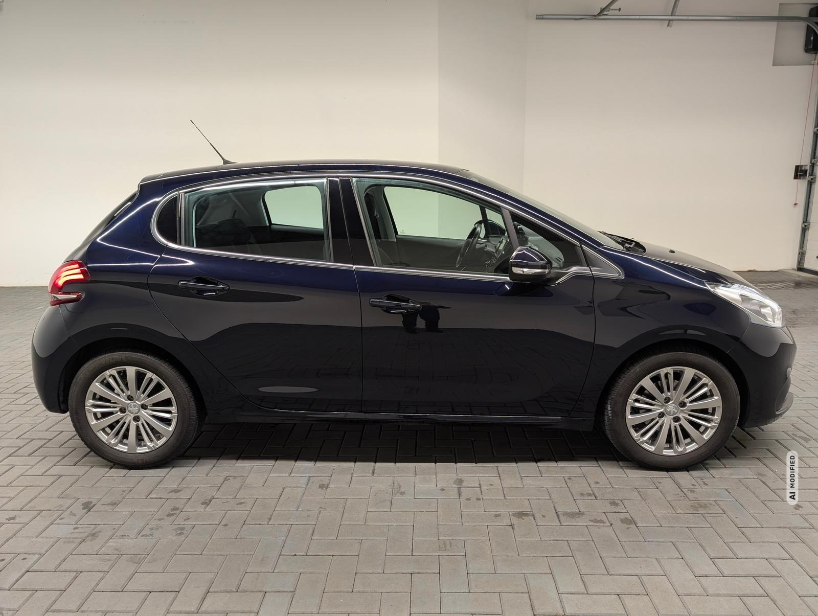 Peugeot 208 Allure Navi/Carplay/SHZ/PDC/Tempom./16-LM