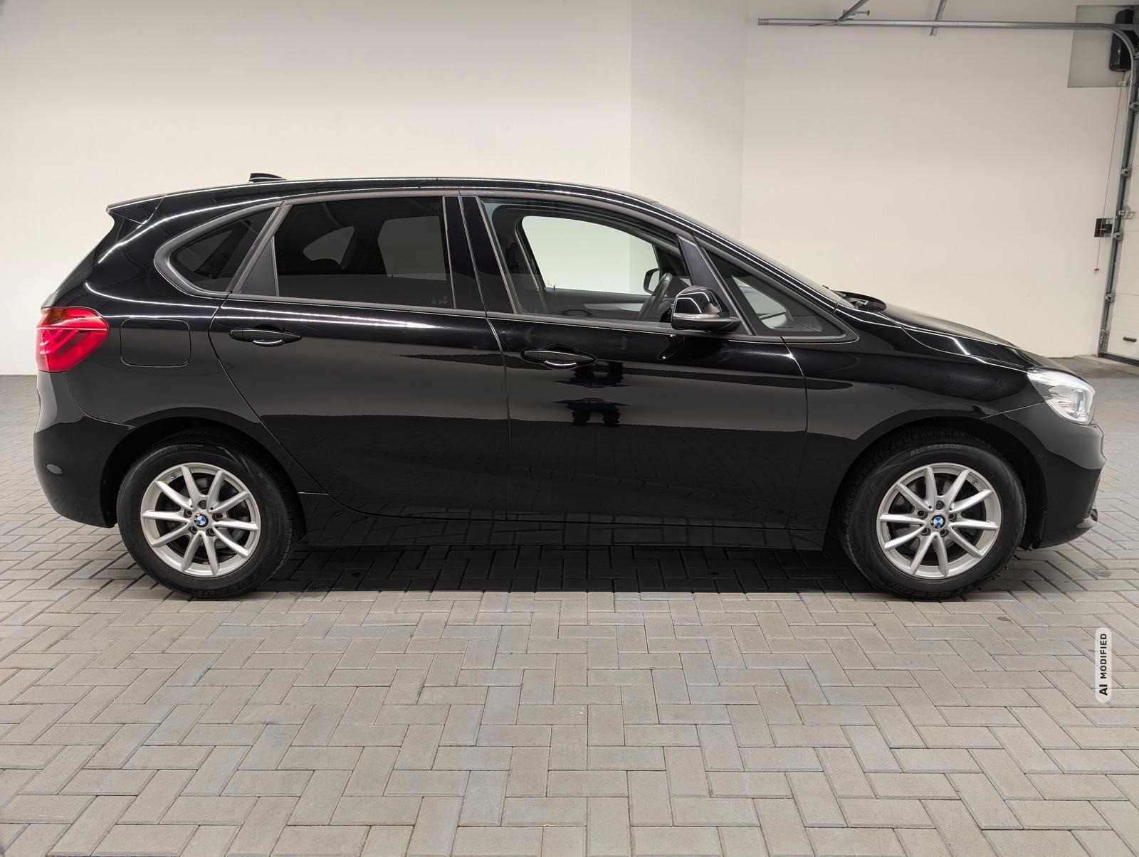 BMW 218 Active Tourer 218i Active Tourer LED/Navi/SHZ/PDC/elH/17-LM