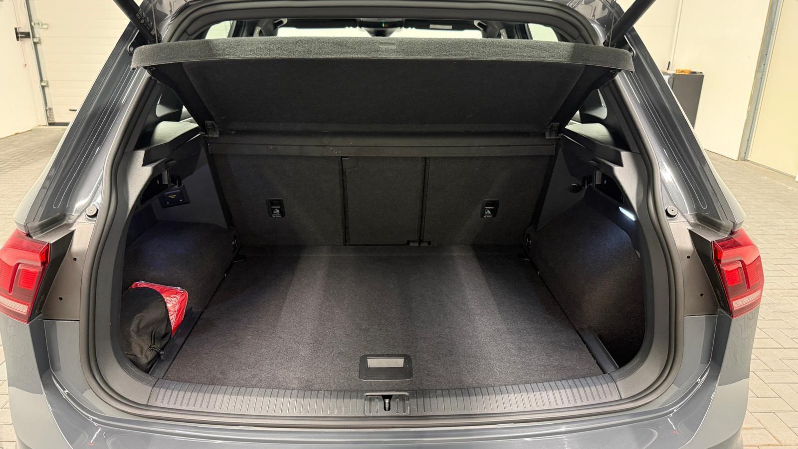 Volkswagen Tiguan R-Line 4M LED/Navi/SHZ/AHK/Kam/elH/19-LM