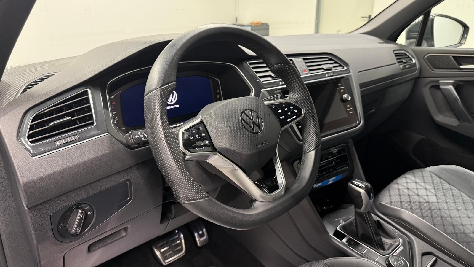 Volkswagen Tiguan R-Line 4M LED/Navi/SHZ/AHK/Kam/elH/19-LM