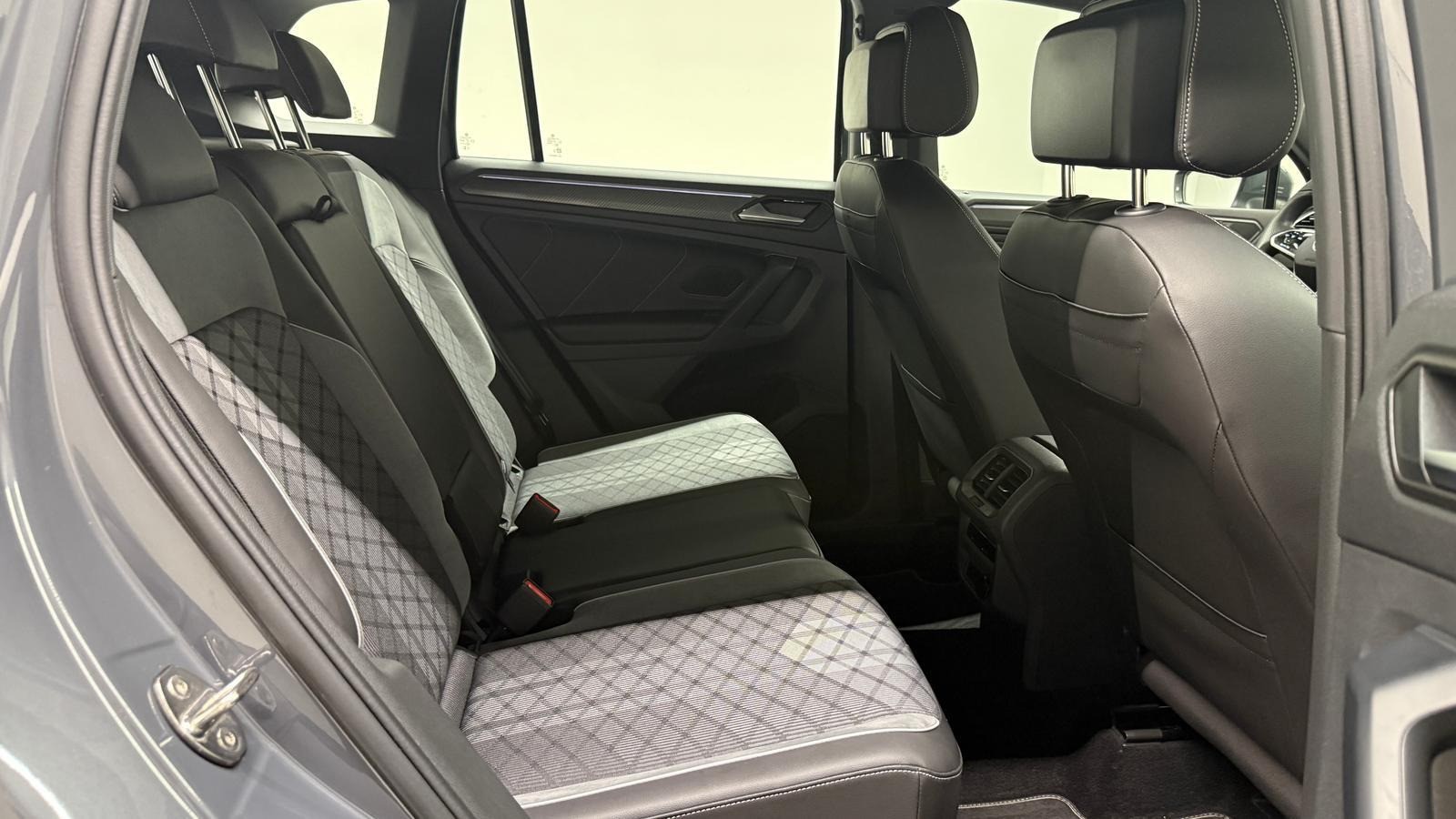 Volkswagen Tiguan R-Line 4M LED/Navi/SHZ/AHK/Kam/elH/19-LM