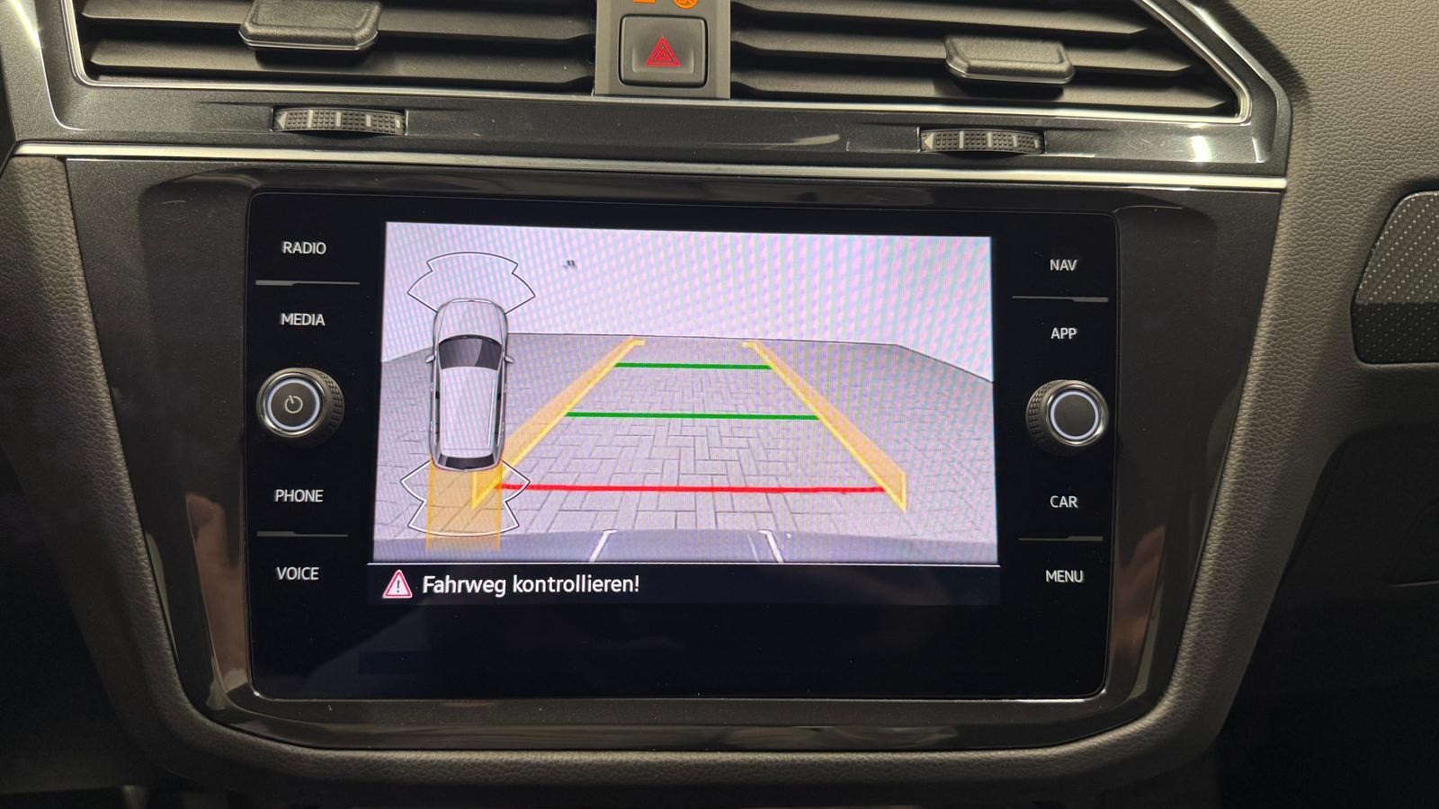 Volkswagen Tiguan R-Line 4M LED/Navi/SHZ/AHK/Kam/elH/19-LM