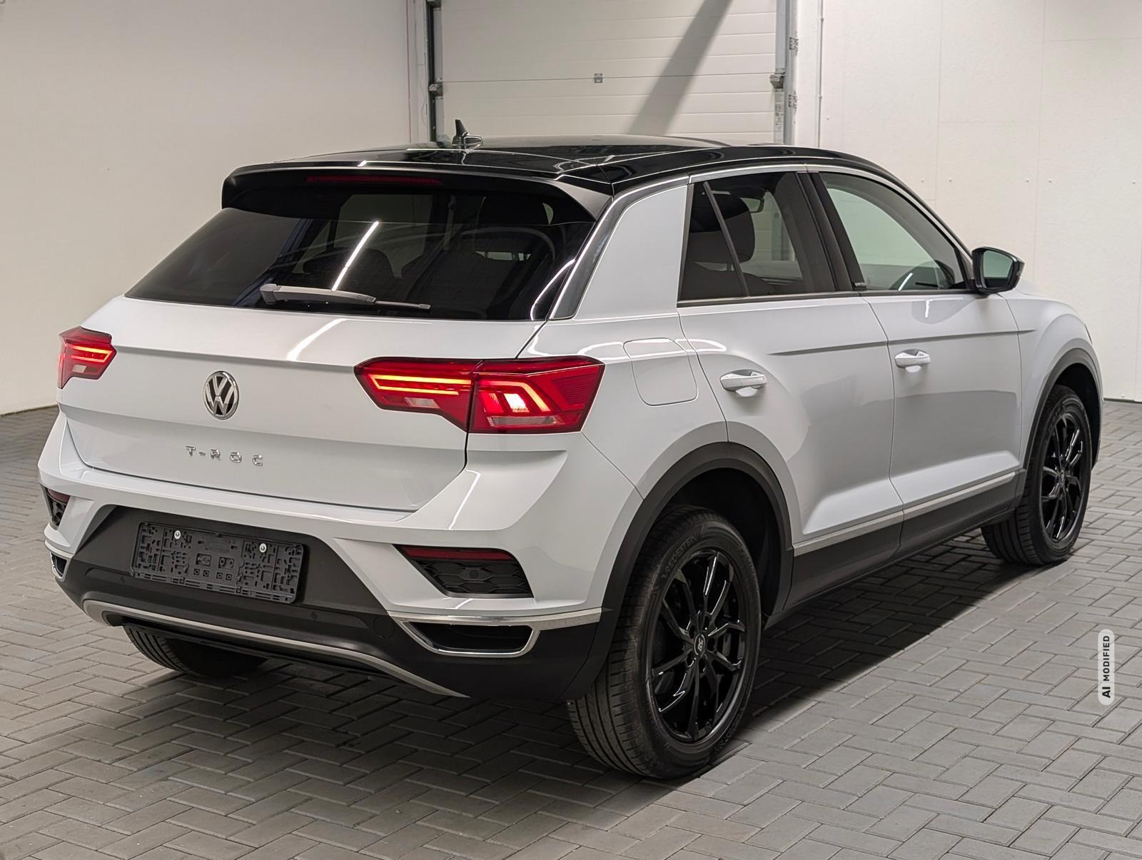 Volkswagen T-Roc United Stdhzg./Navi/SHZ/Kam/elH/Keyl./17LM