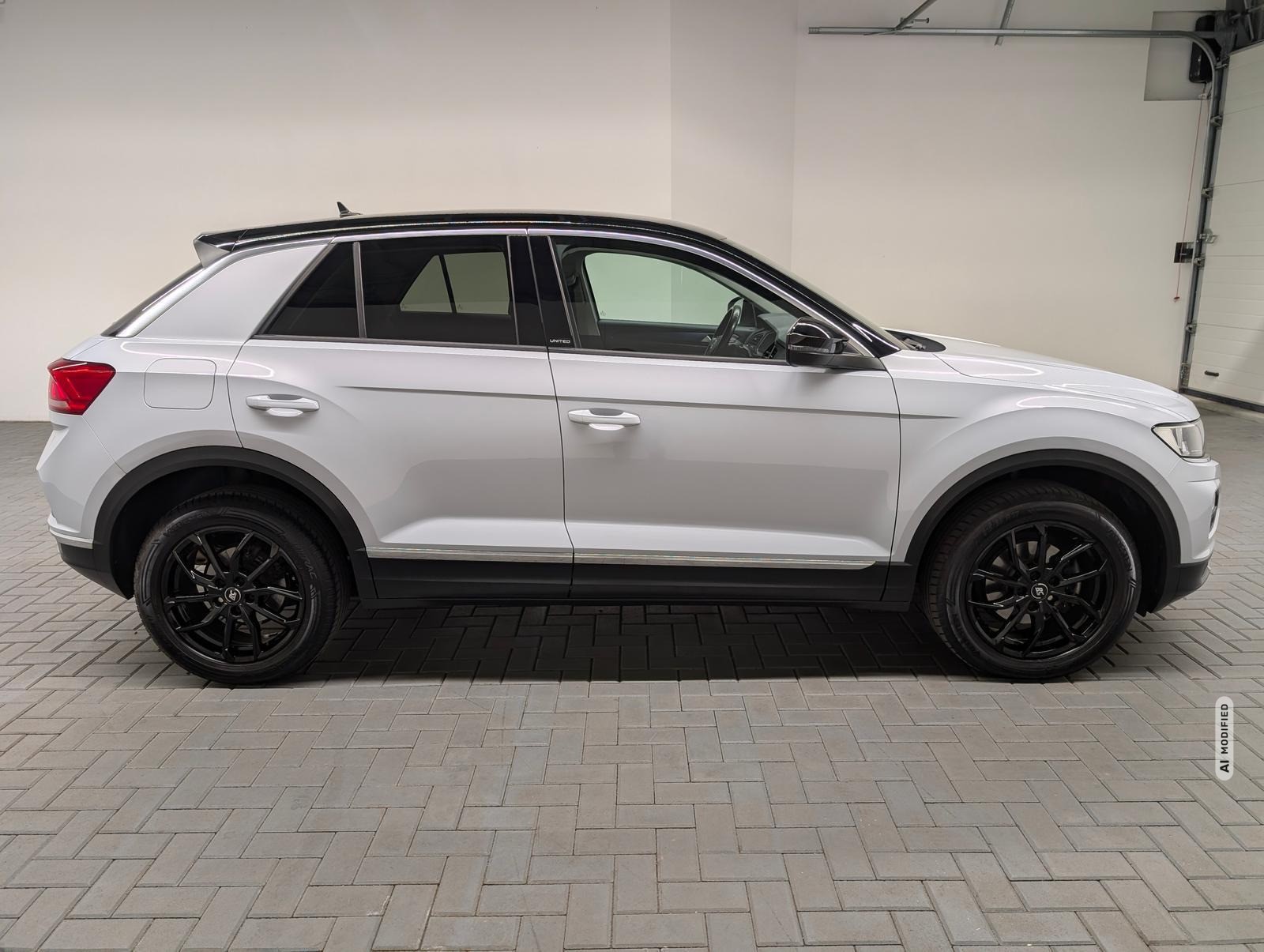 Volkswagen T-Roc United Stdhzg./Navi/SHZ/Kam/elH/Keyl./17LM