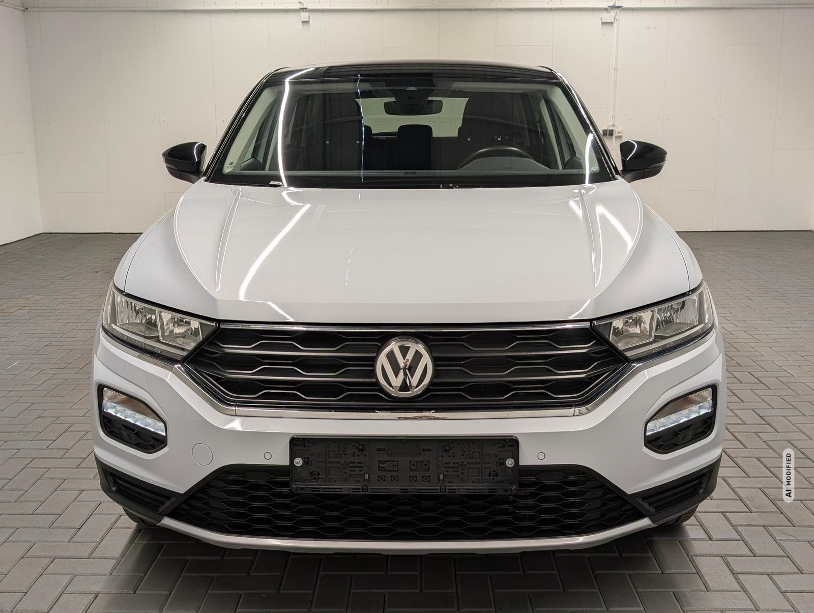 Volkswagen T-Roc United Stdhzg./Navi/SHZ/Kam/elH/Keyl./17LM