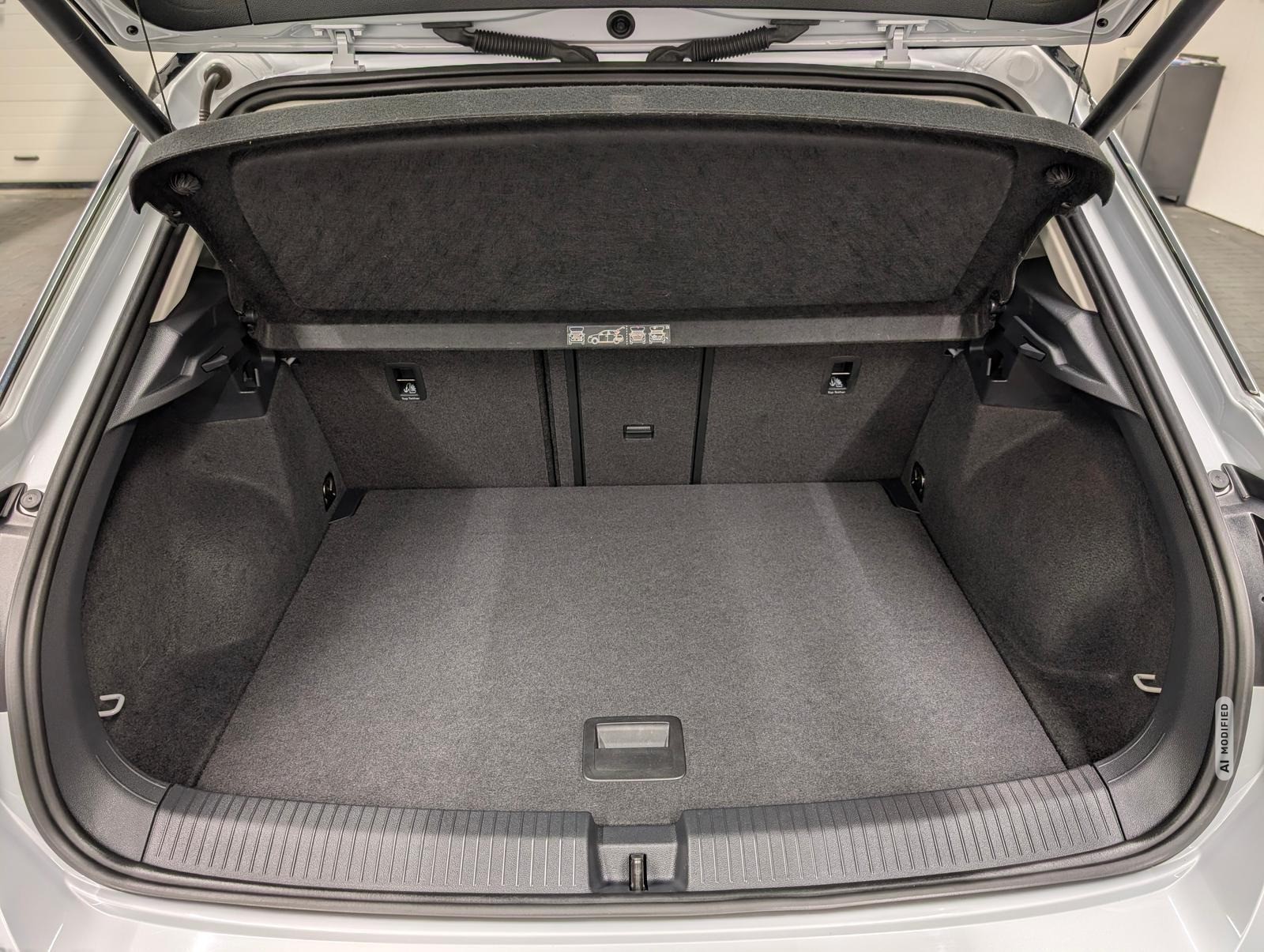 Volkswagen T-Roc United Stdhzg./Navi/SHZ/Kam/elH/Keyl./17LM