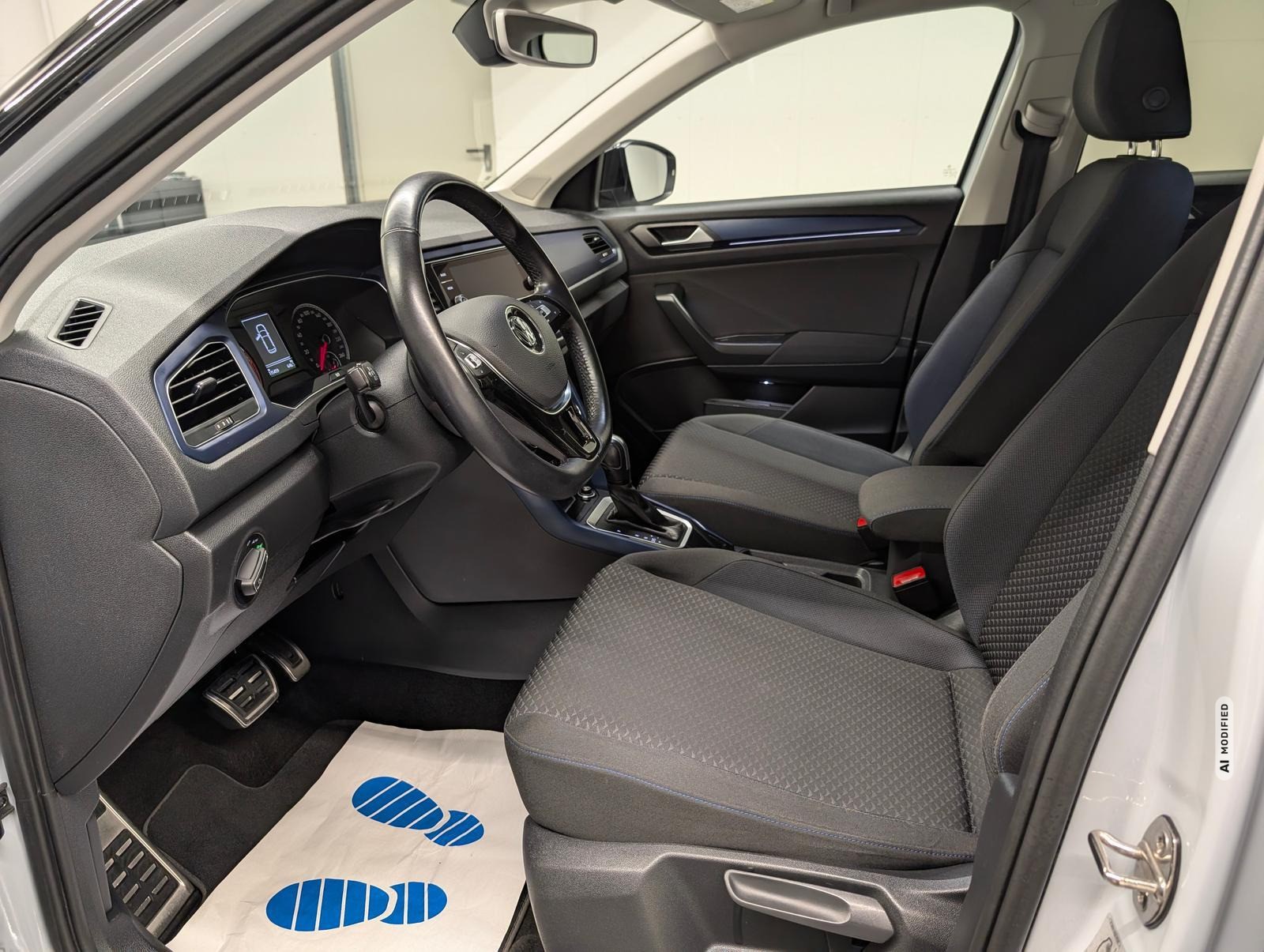 Volkswagen T-Roc United Stdhzg./Navi/SHZ/Kam/elH/Keyl./17LM