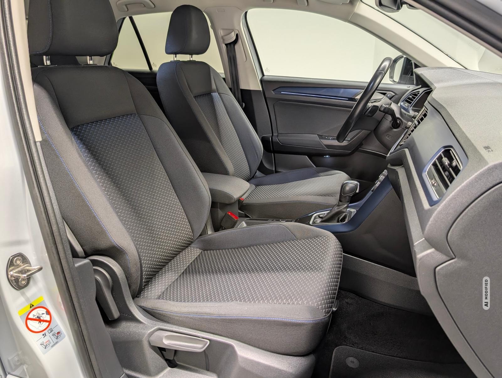 Volkswagen T-Roc United Stdhzg./Navi/SHZ/Kam/elH/Keyl./17LM