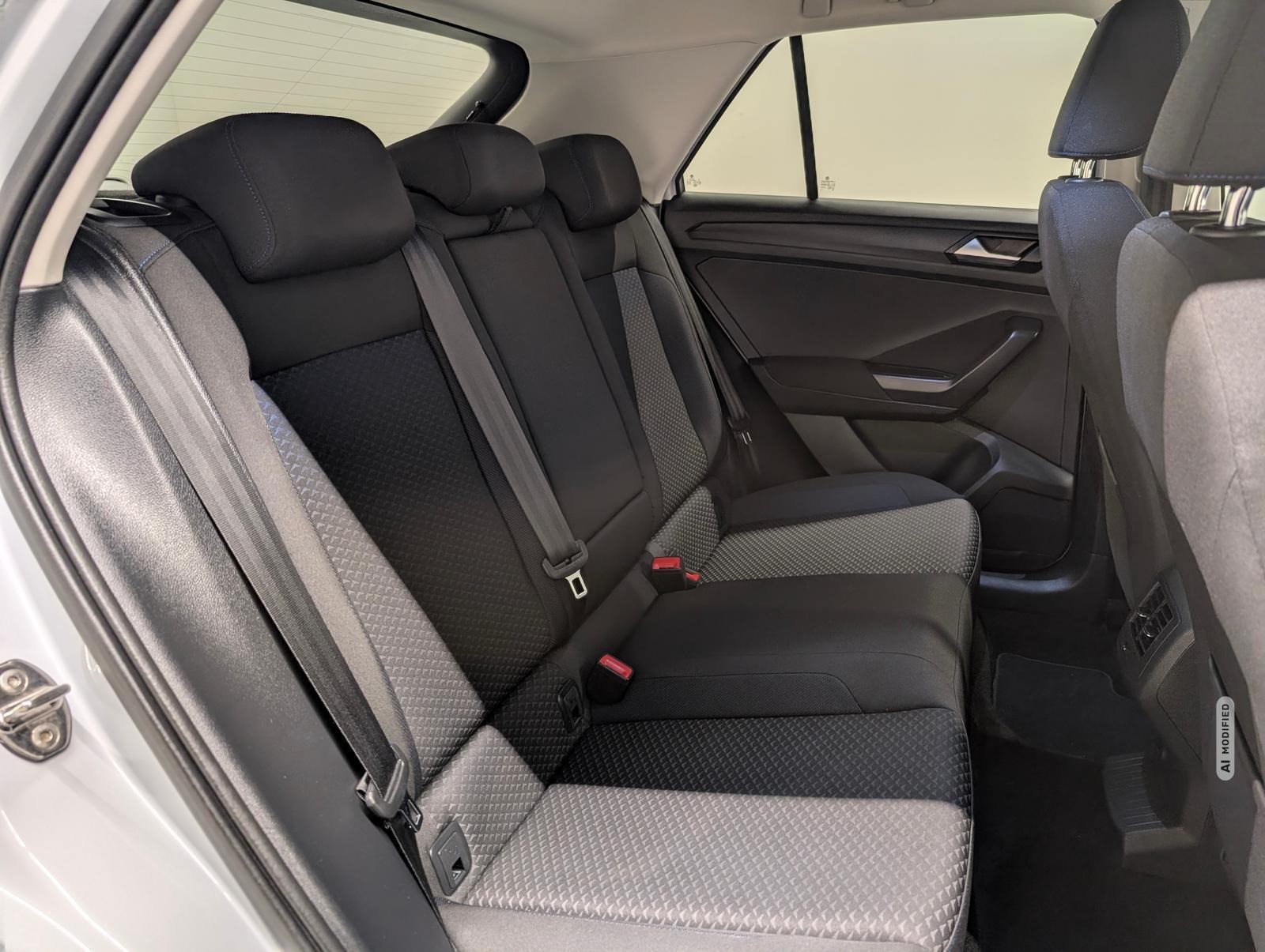 Volkswagen T-Roc United Stdhzg./Navi/SHZ/Kam/elH/Keyl./17LM