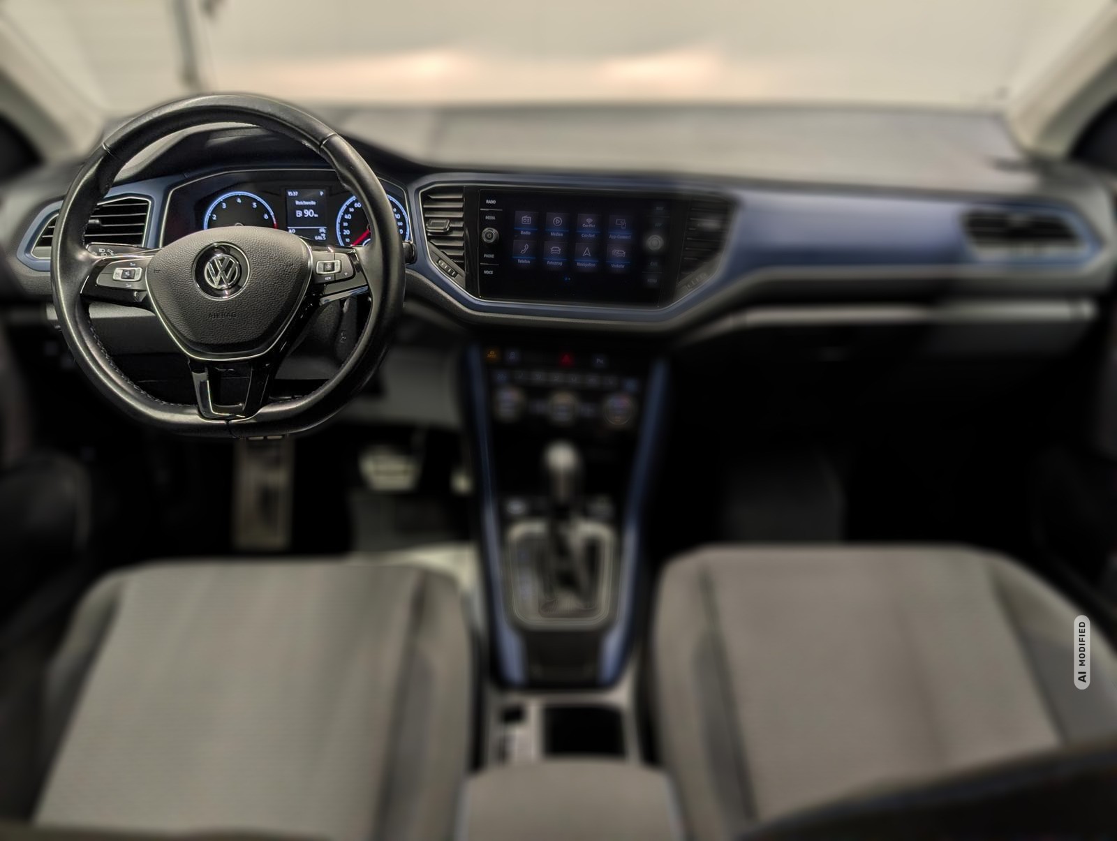 Volkswagen T-Roc United Stdhzg./Navi/SHZ/Kam/elH/Keyl./17LM
