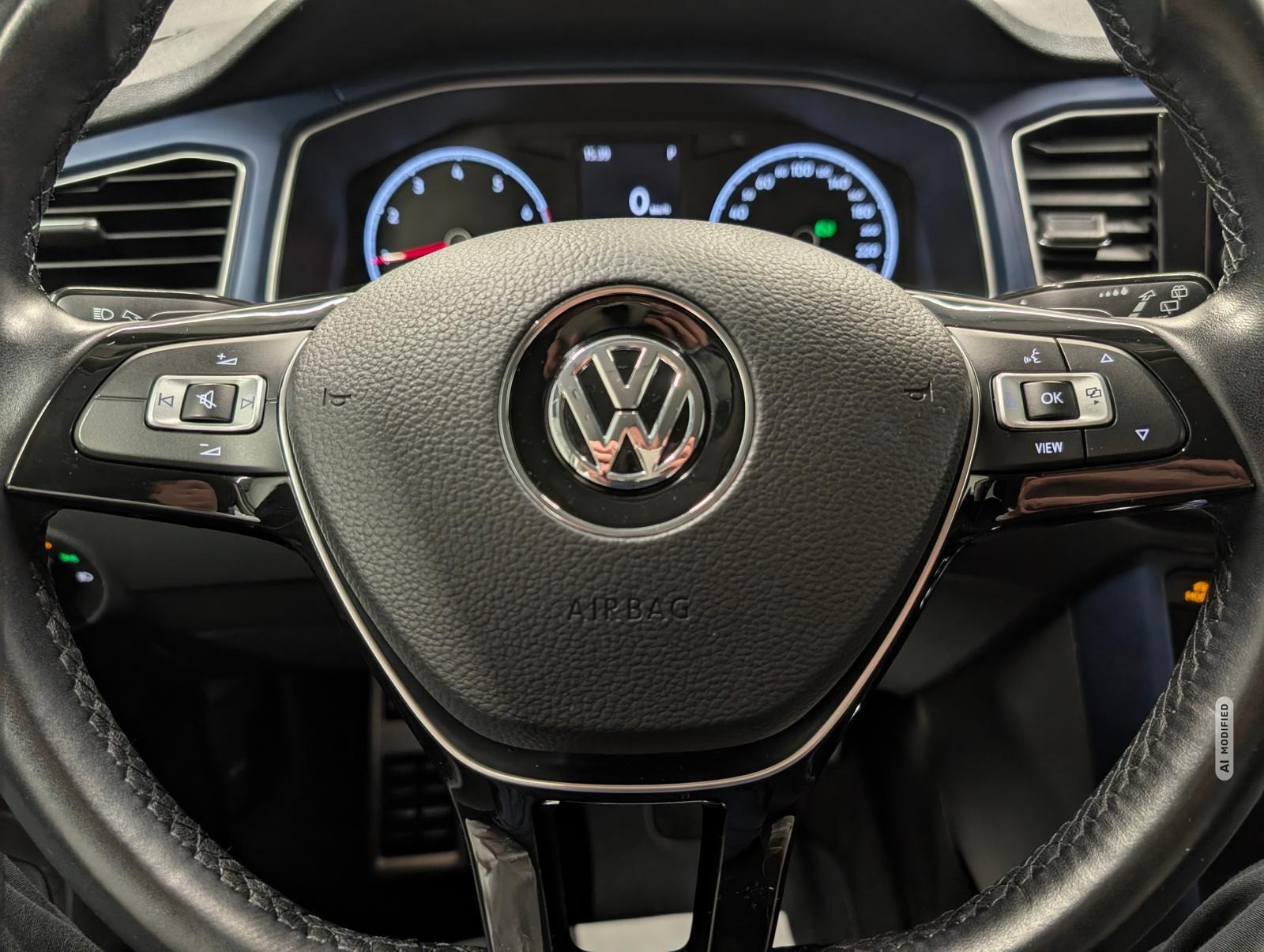 Volkswagen T-Roc United Stdhzg./Navi/SHZ/Kam/elH/Keyl./17LM