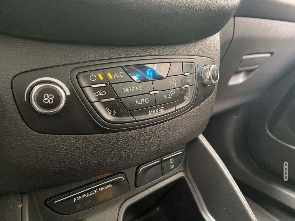 Ford Tourneo Courier Titanium Sitzheizung Tempomat