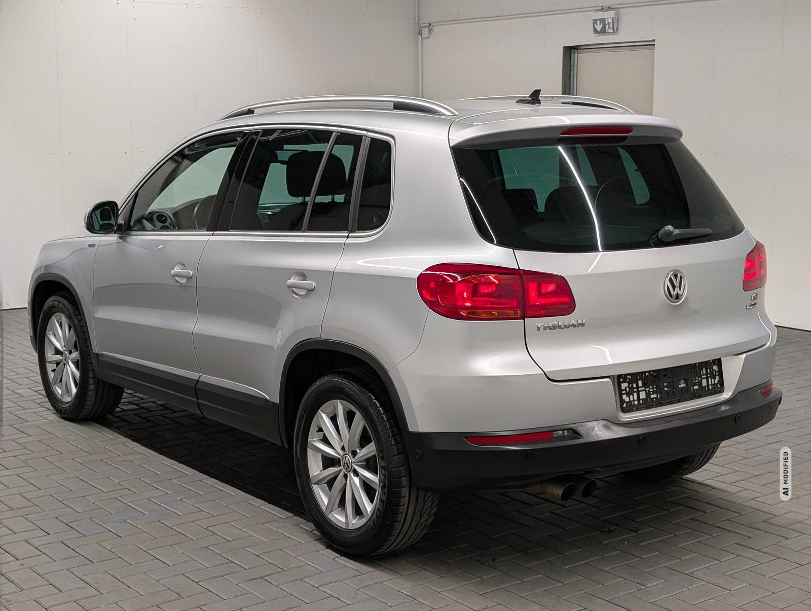 Volkswagen Tiguan Lounge Navi/AHK/SHZ/Parkass./Kam/GRA/17LM