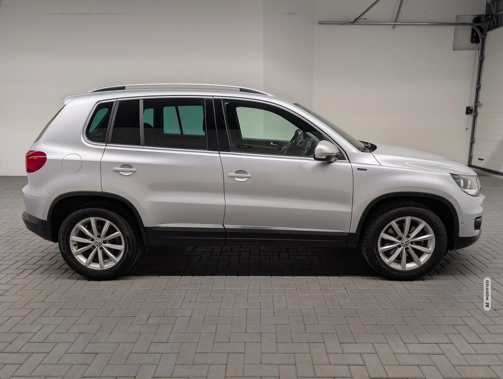 Volkswagen Tiguan Lounge Navi/AHK/SHZ/Parkass./Kam/GRA/17LM