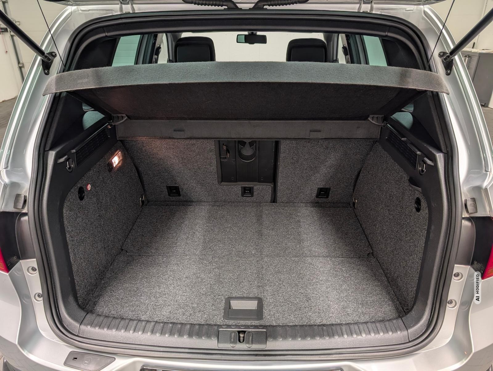 Volkswagen Tiguan Lounge Navi/AHK/SHZ/Parkass./Kam/GRA/17LM