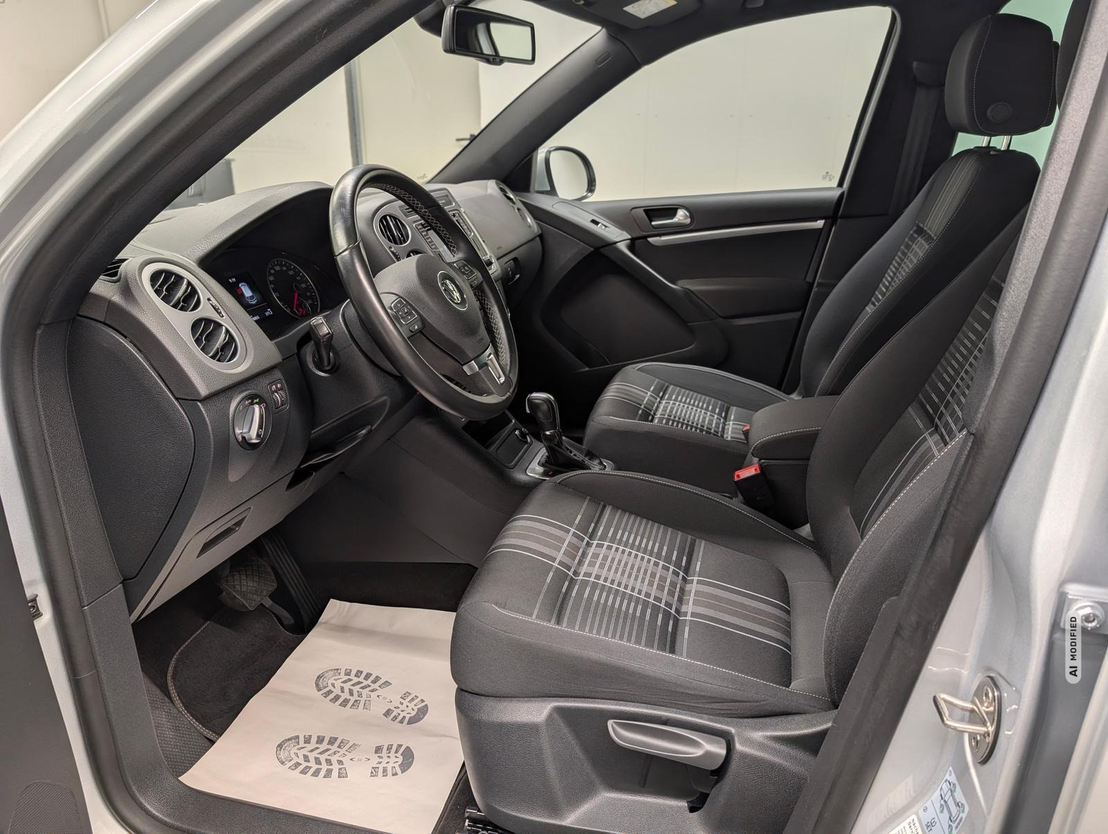 Volkswagen Tiguan Lounge Navi/AHK/SHZ/Parkass./Kam/GRA/17LM