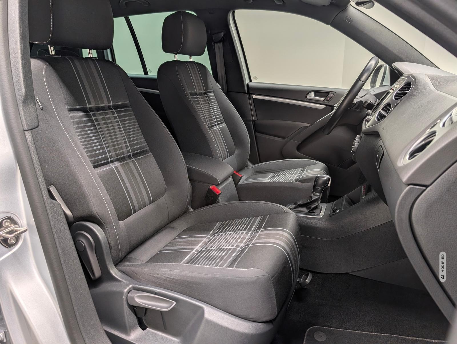 Volkswagen Tiguan Lounge Navi/AHK/SHZ/Parkass./Kam/GRA/17LM