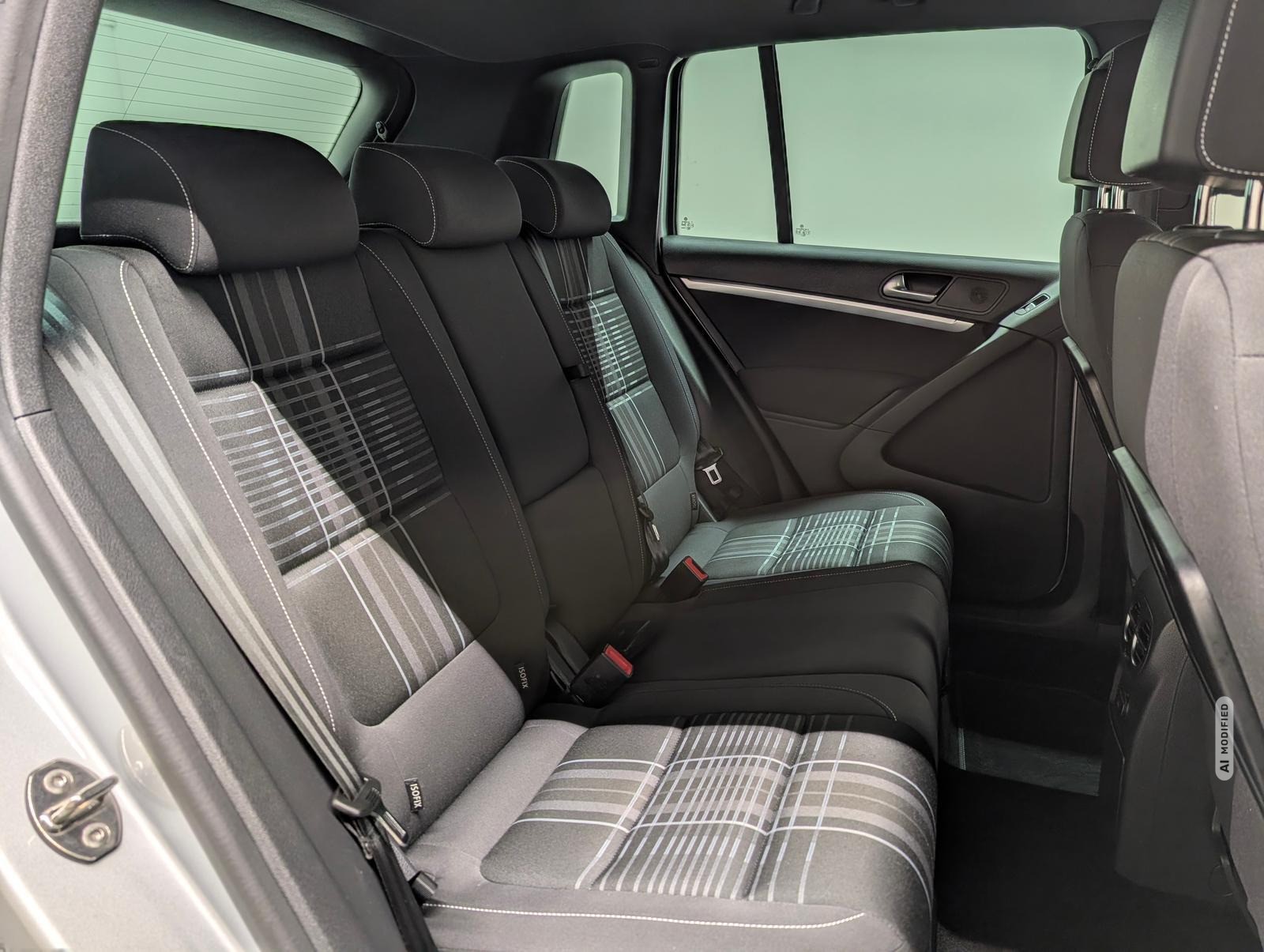 Volkswagen Tiguan Lounge Navi/AHK/SHZ/Parkass./Kam/GRA/17LM