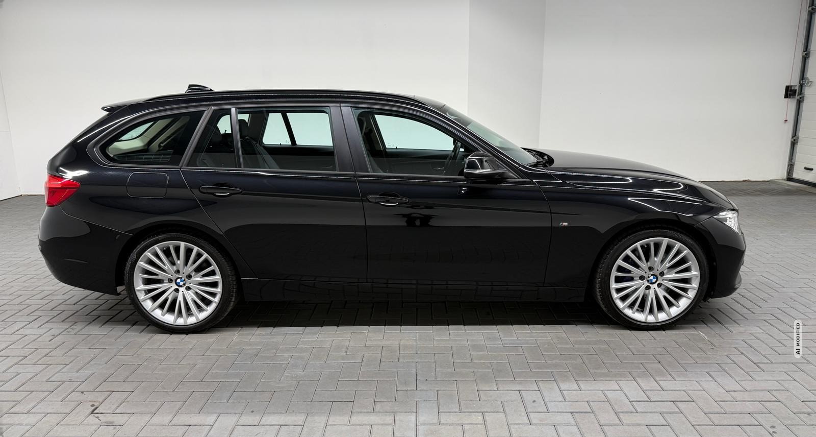 BMW 335 d Touring xDrive LED/Nav/Pano/HUD/AHK/SHZ/PDC