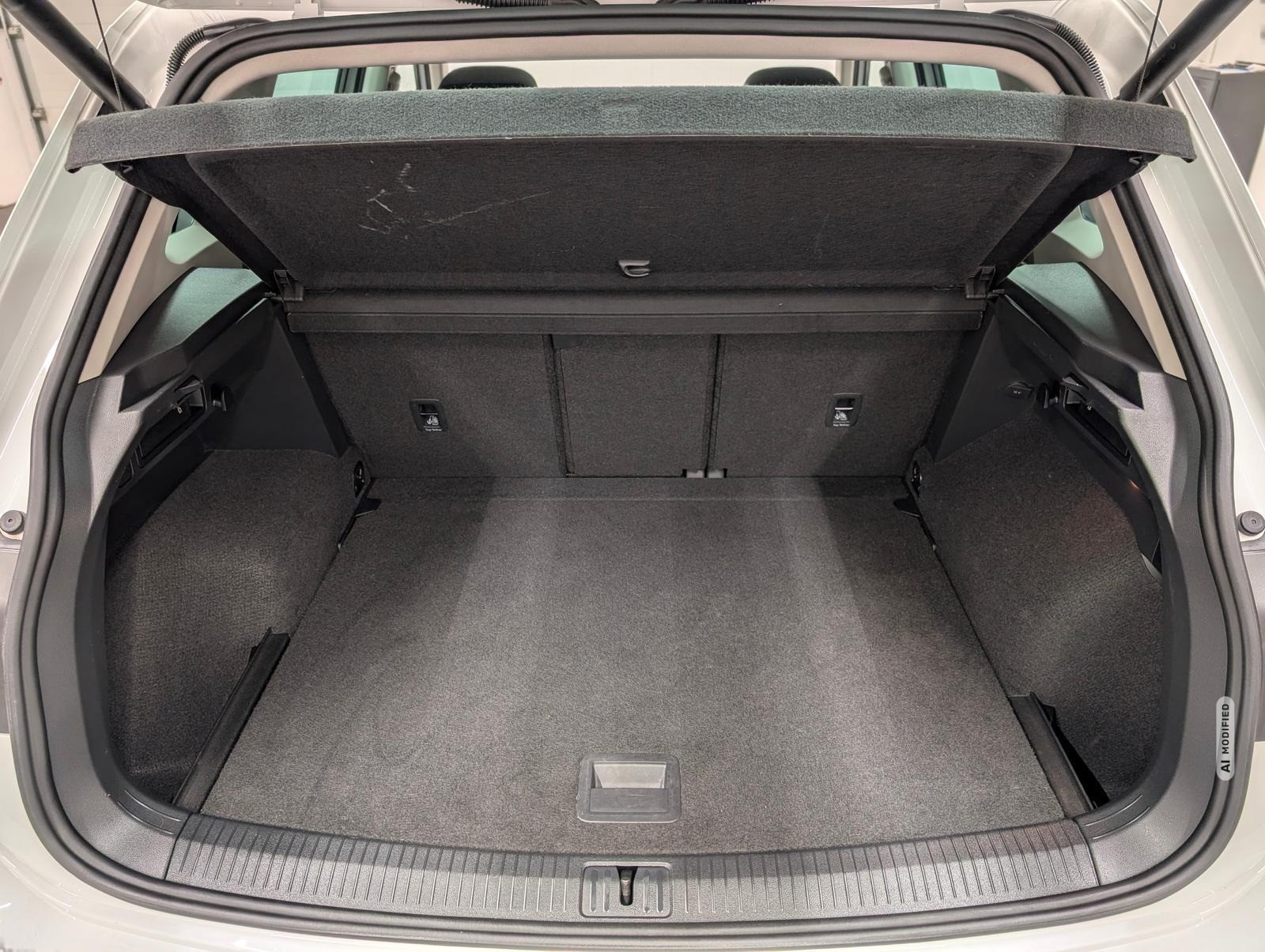 Volkswagen Tiguan IQ.Drive LED/Navi/Pano/SHZ/Kam/elH/18-LM
