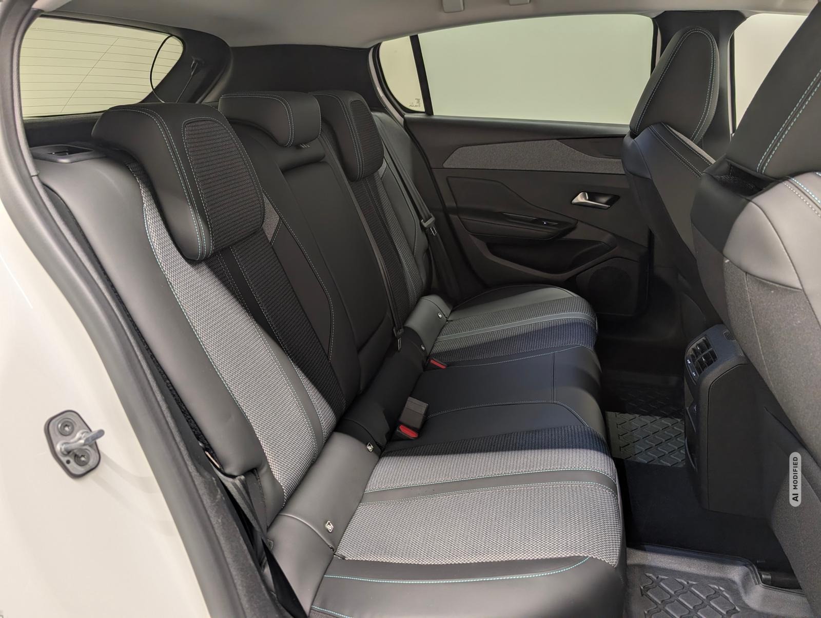 Peugeot 308 Hybrid Allure LED/360°Kam/ACC/SHZ/Navi/18-LM