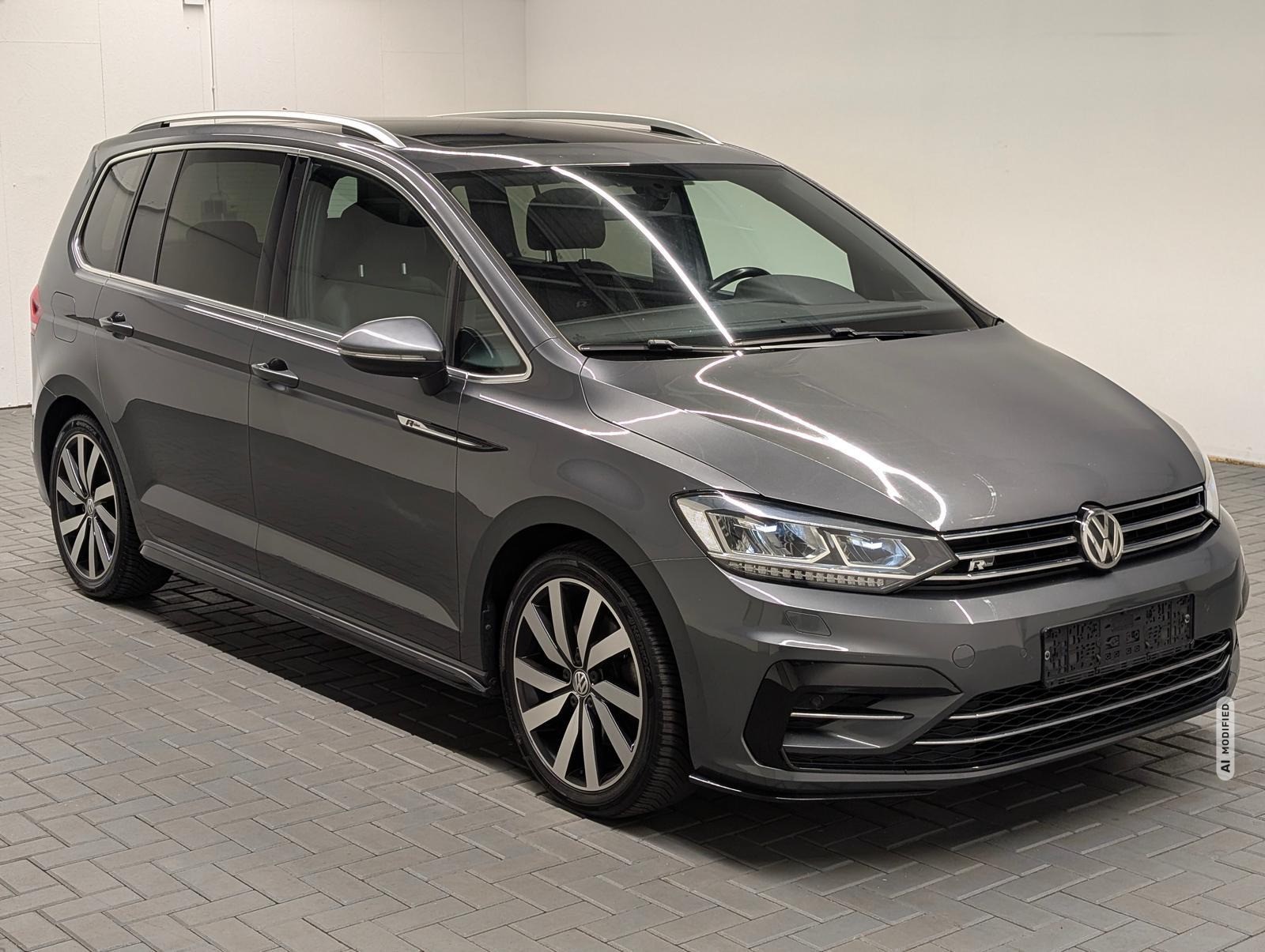 Volkswagen Touran Highline R-Line LED/Leder/Pano/ACC/Navi