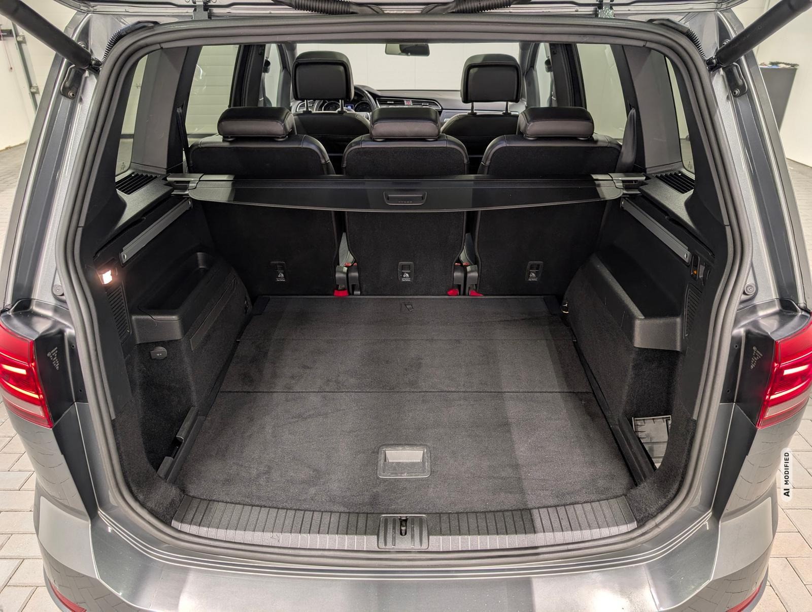 Volkswagen Touran Highline R-Line LED/Leder/Pano/ACC/Navi