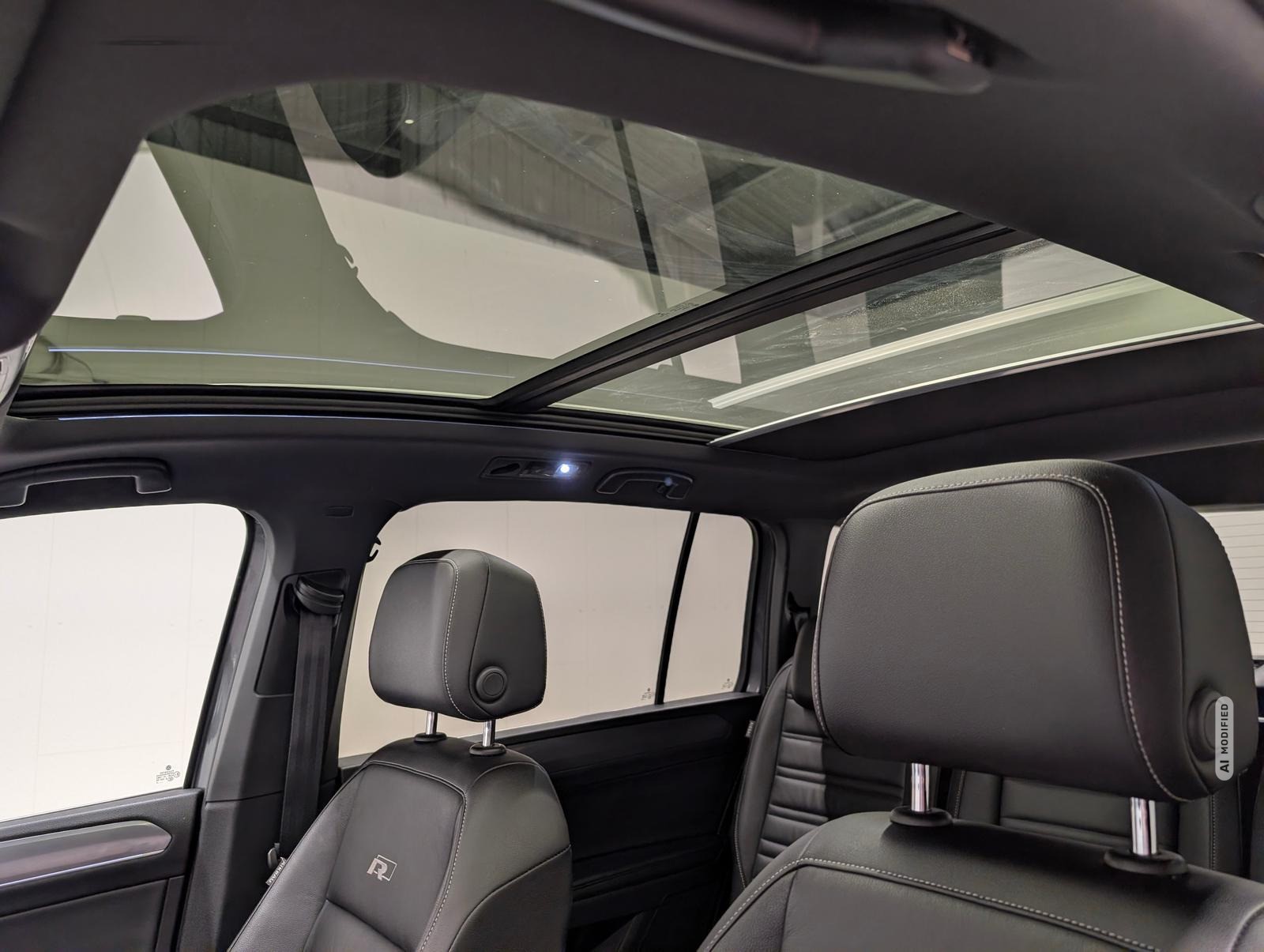 Volkswagen Touran Highline R-Line LED/Leder/Pano/ACC/Navi
