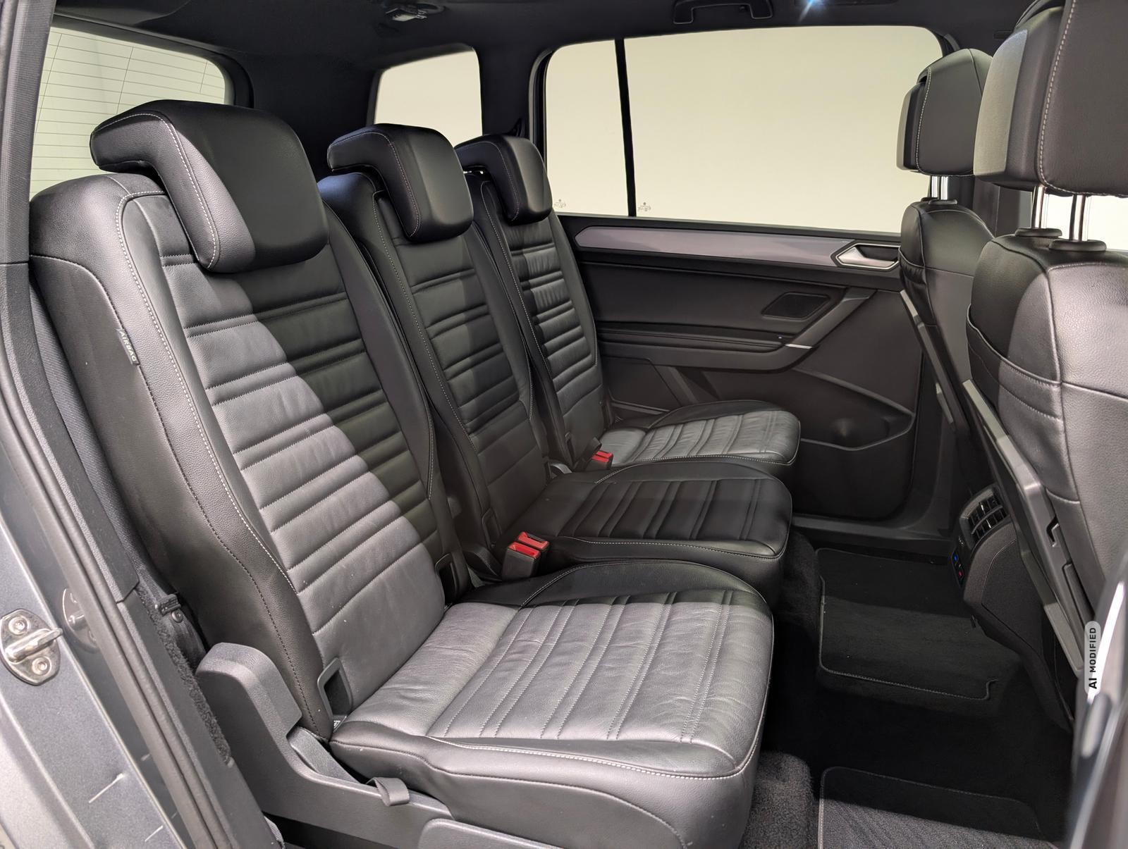 Volkswagen Touran Highline R-Line LED/Leder/Pano/ACC/Navi