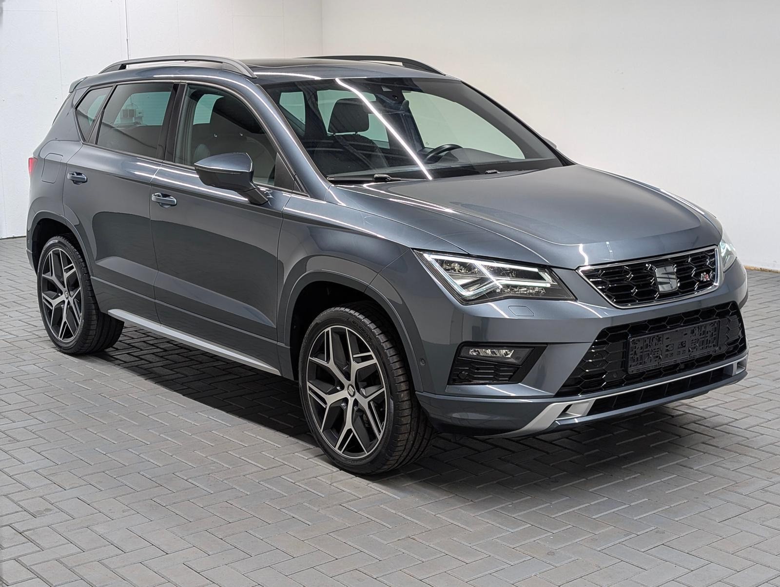 Seat Ateca 4Drive FR LED/Navi/Pano/AHK/SHZ/Kam/19-LM