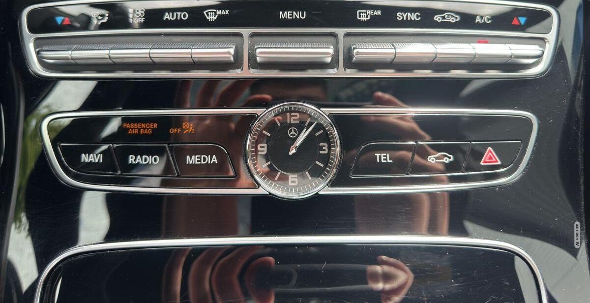 Mercedes-Benz E 220 d T AMG-Line LED/360°/Leder/Pano/Burmester