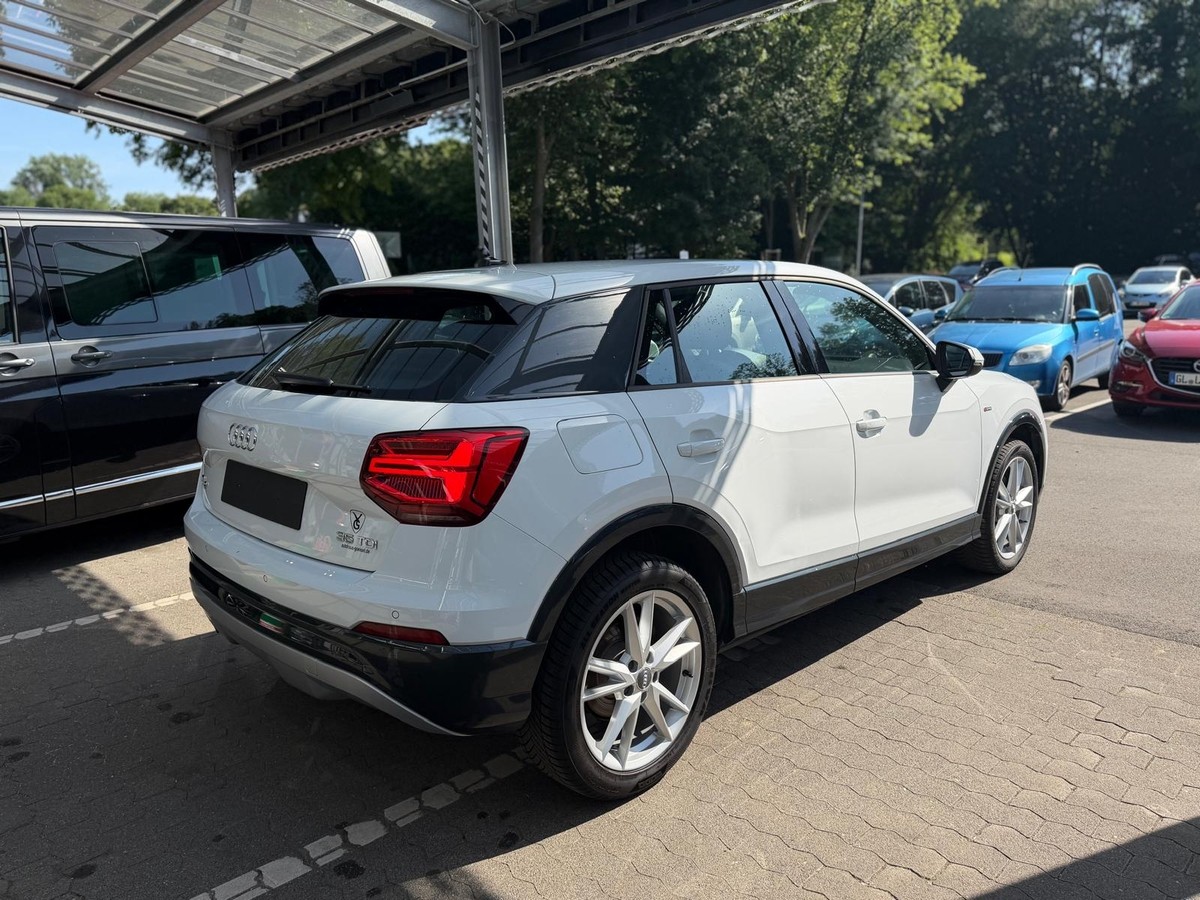 Audi Q2 2.0L TDI 35 TDI S-Line - Vollleder, Carplay, LED, PDC