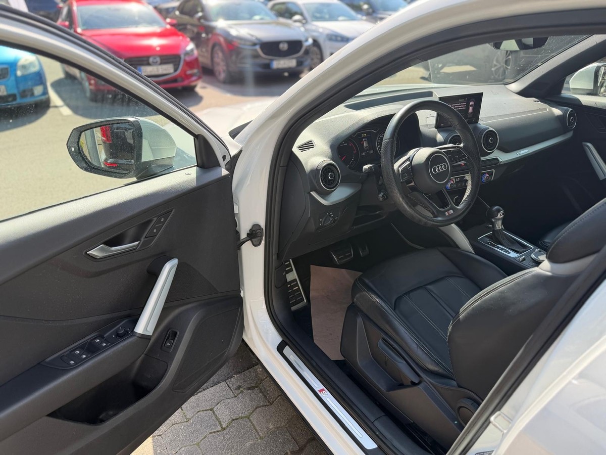 Audi Q2 2.0L TDI 35 TDI S-Line - Vollleder, Carplay, LED, PDC