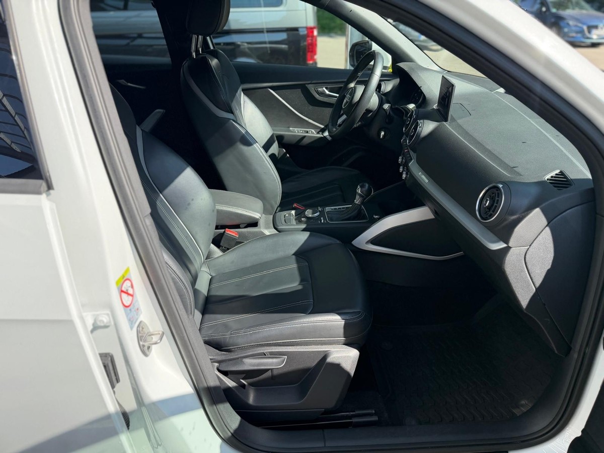 Audi Q2 2.0L TDI 35 TDI S-Line - Vollleder, Carplay, LED, PDC