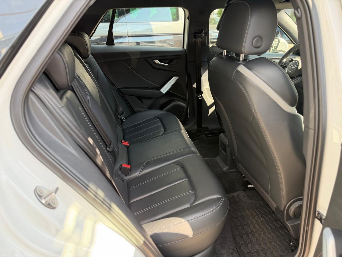 Audi Q2 2.0L TDI 35 TDI S-Line - Vollleder, Carplay, LED, PDC