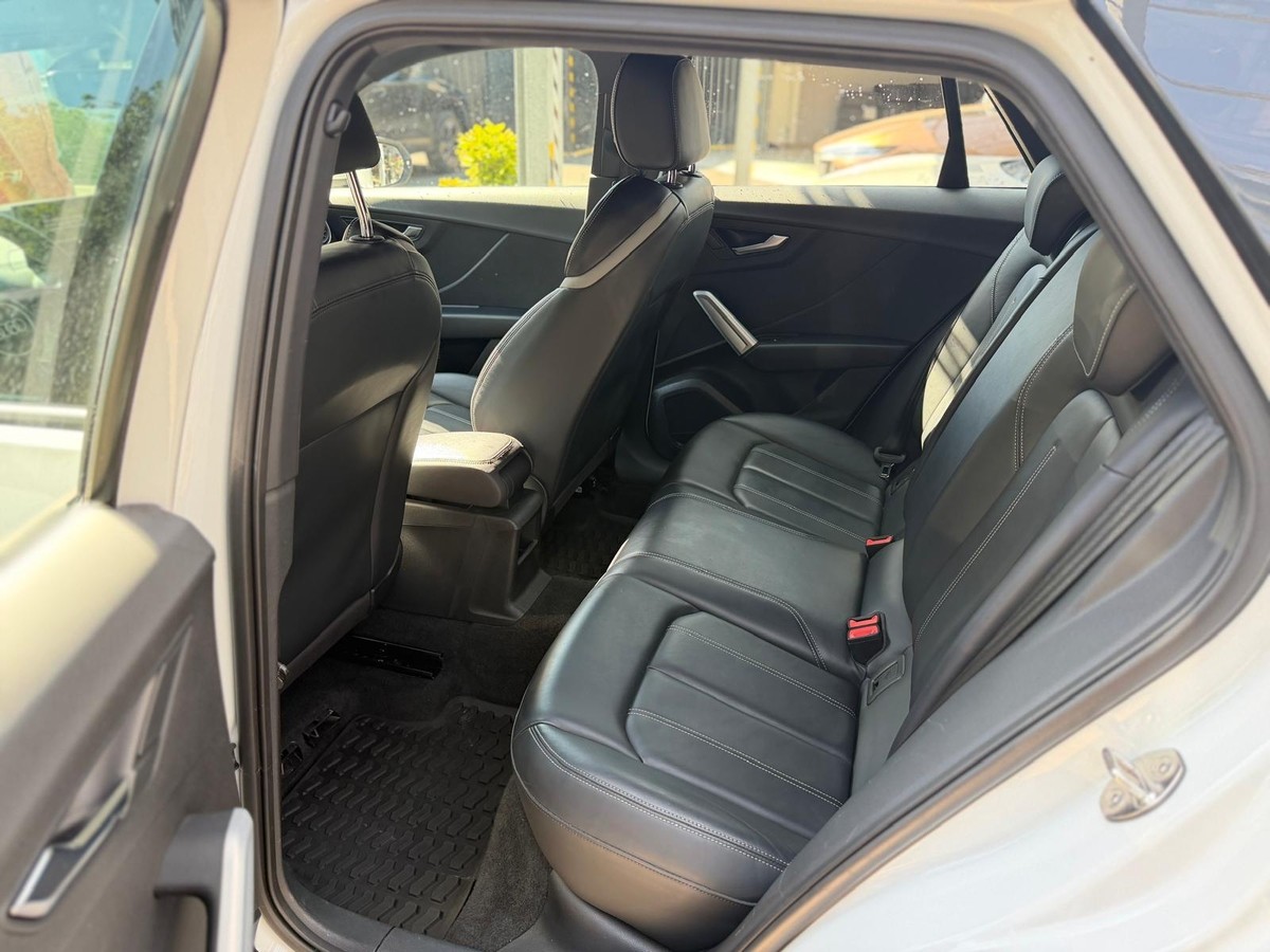 Audi Q2 2.0L TDI 35 TDI S-Line - Vollleder, Carplay, LED, PDC