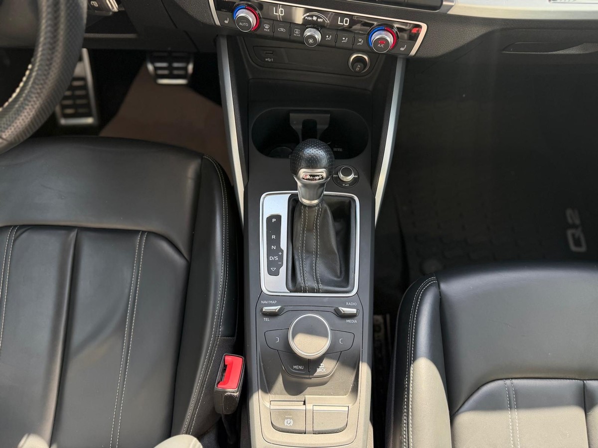 Audi Q2 2.0L TDI 35 TDI S-Line - Vollleder, Carplay, LED, PDC