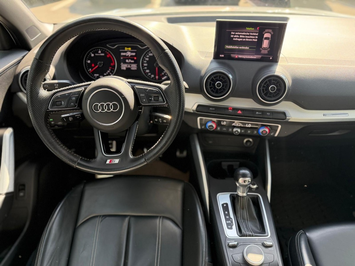Audi Q2 2.0L TDI 35 TDI S-Line - Vollleder, Carplay, LED, PDC