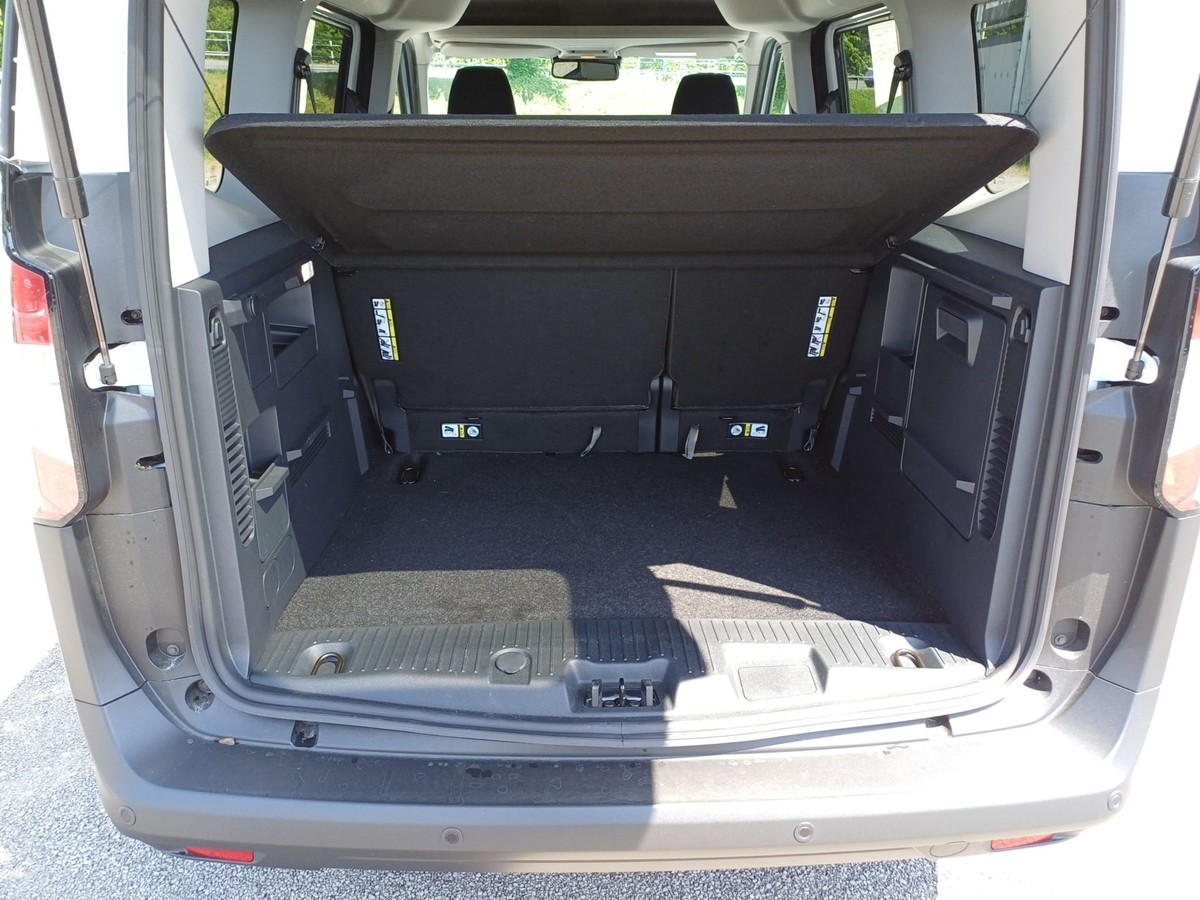 Ford Tourneo Courier 1.0 EcoB A/T Titanium Navi Sitzh.Totwinkel