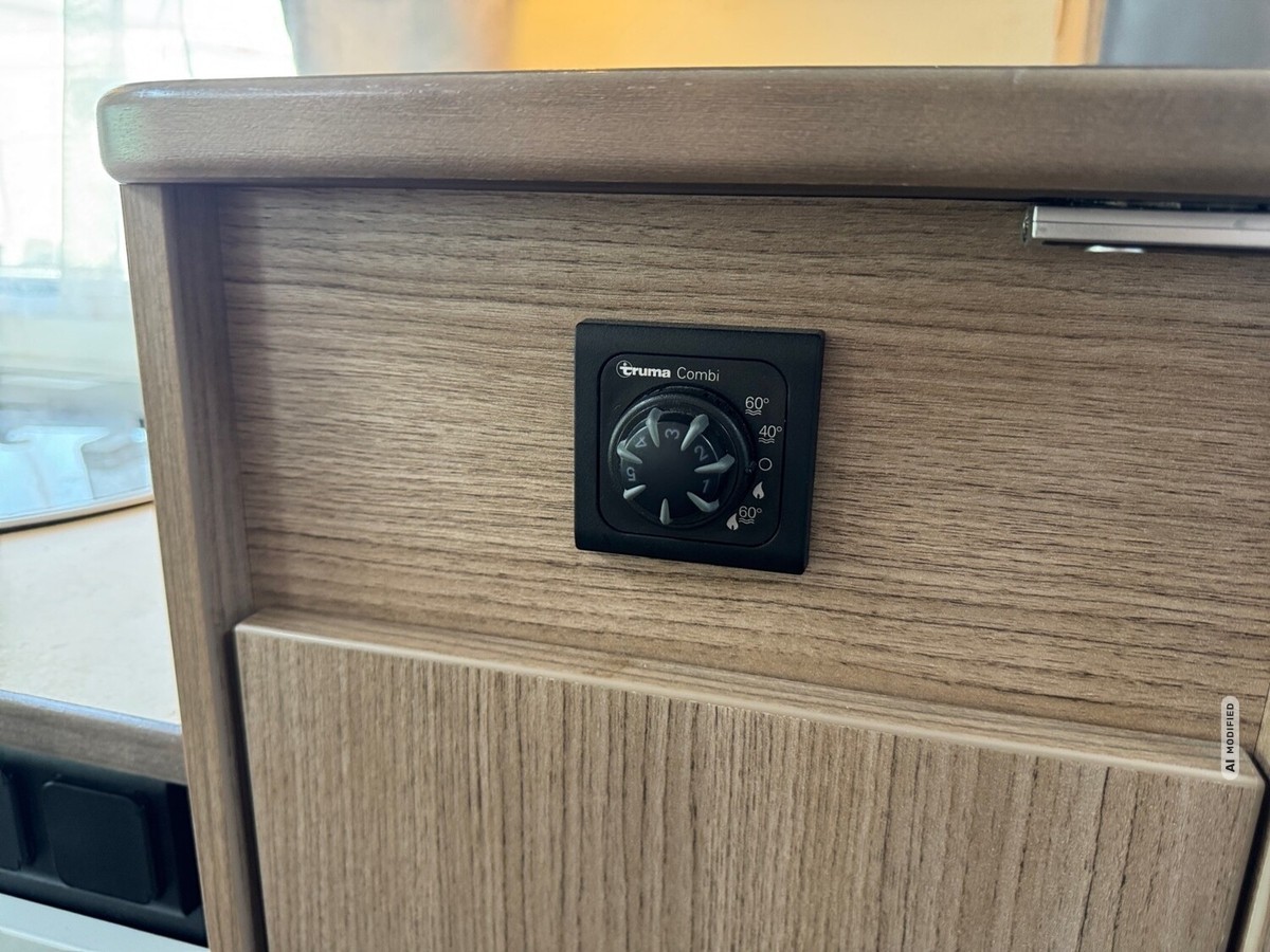 Carado V 339 Queensbett+Solar+Markise+Sat TV