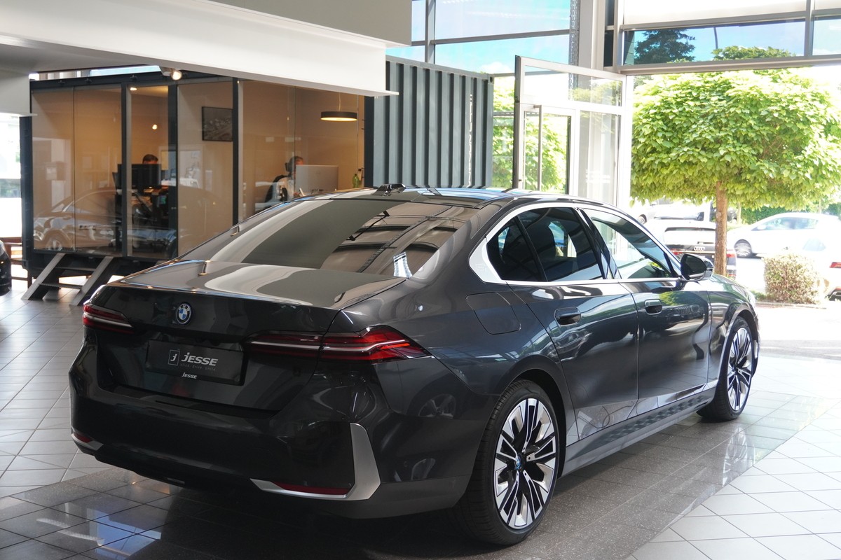 BMW 550 e xDrive LED Pano Live Cockpit Prof. ACC H&K