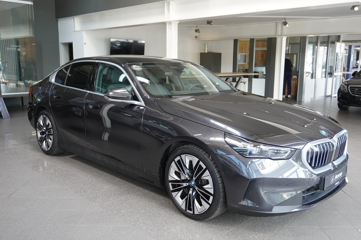 BMW 550 e xDrive LED Pano Live Cockpit Prof. ACC H&K