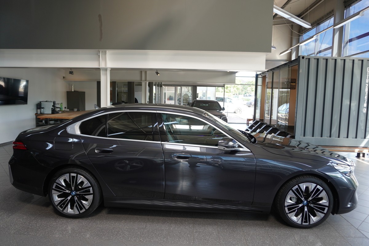 BMW 550 e xDrive LED Pano Live Cockpit Prof. ACC H&K