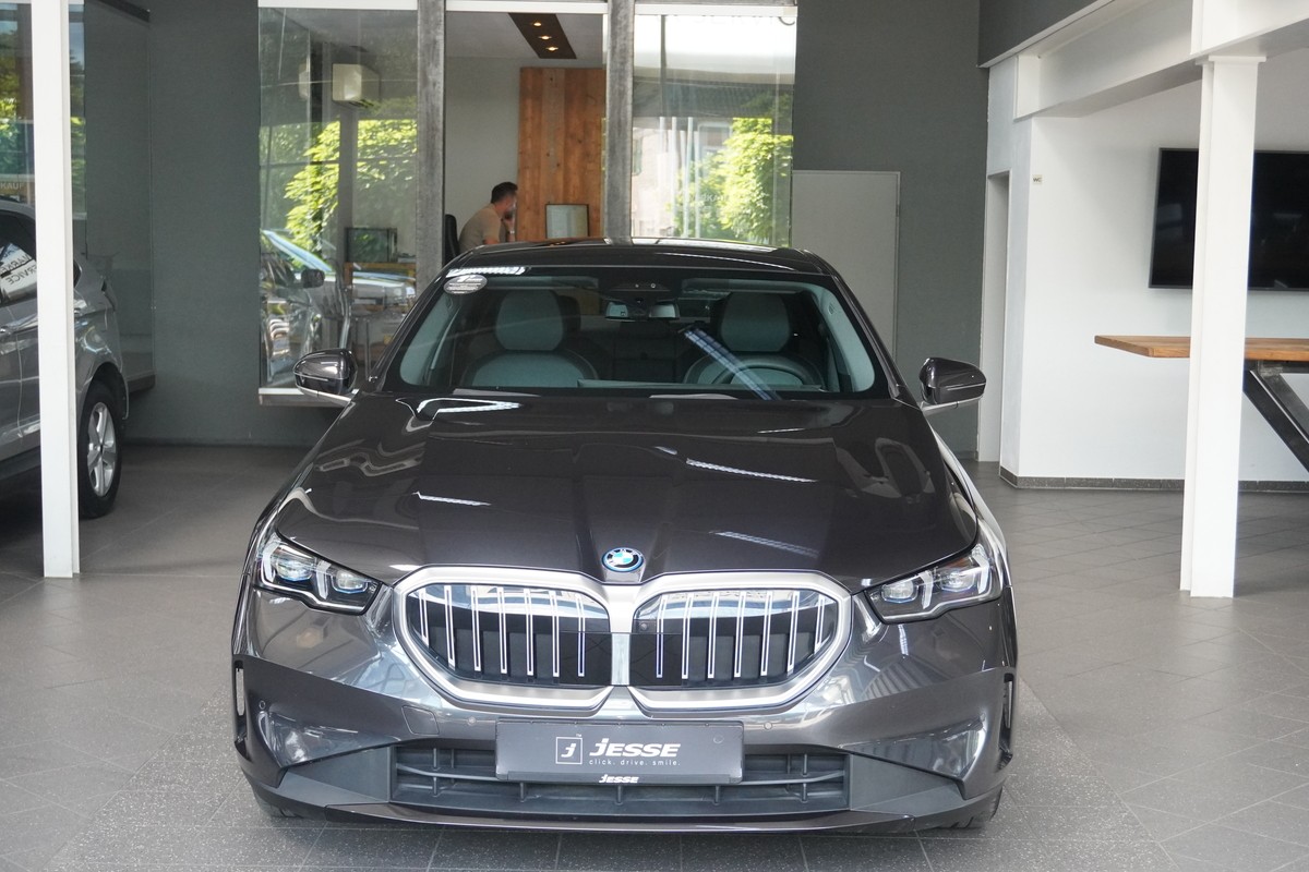 BMW 550 e xDrive LED Pano Live Cockpit Prof. ACC H&K