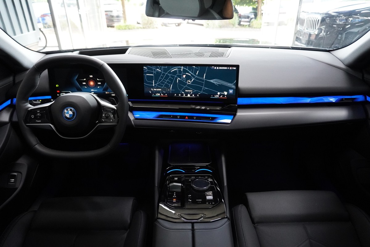 BMW 550 e xDrive LED Pano Live Cockpit Prof. ACC H&K
