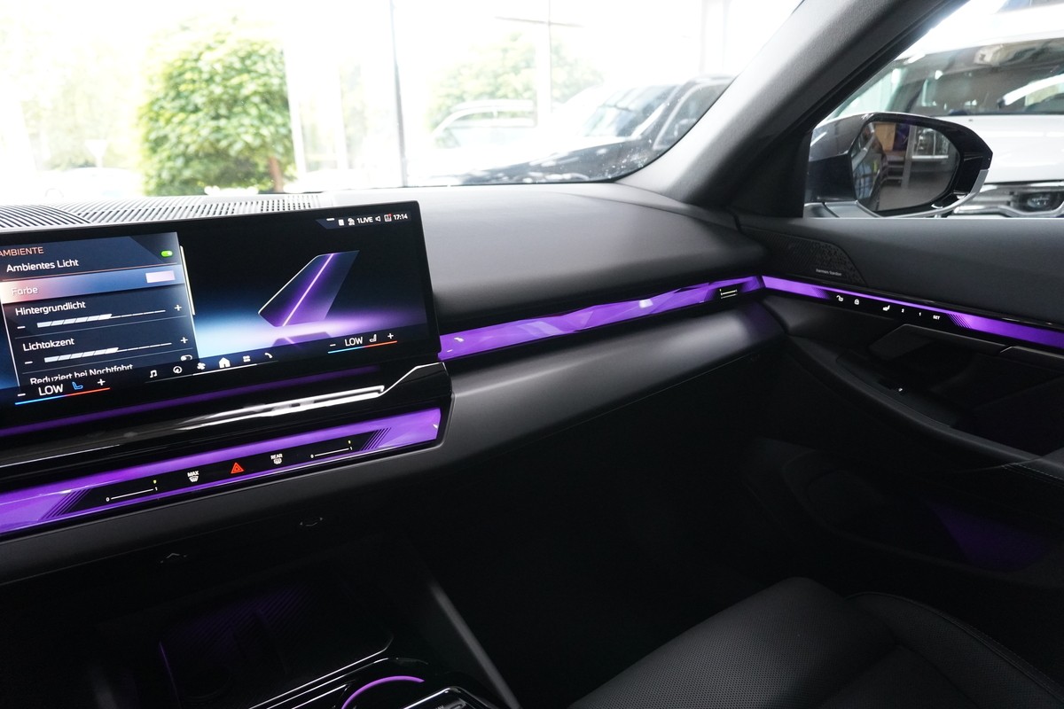 BMW 550 e xDrive LED Pano Live Cockpit Prof. ACC H&K