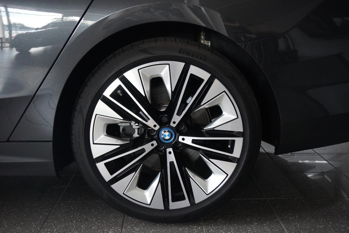 BMW 550 e xDrive LED Pano Live Cockpit Prof. ACC H&K
