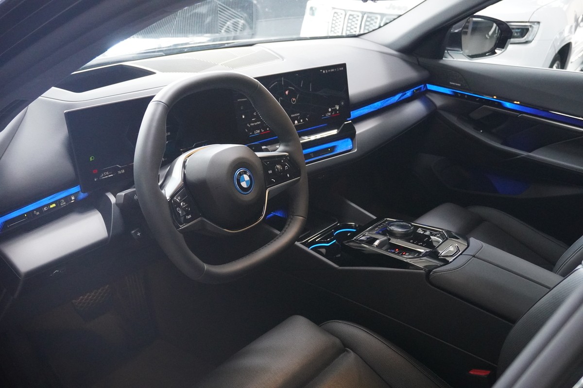 BMW 550 e xDrive LED Pano Live Cockpit Prof. ACC H&K