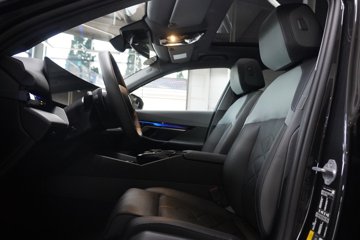 BMW 550 e xDrive LED Pano Live Cockpit Prof. ACC H&K