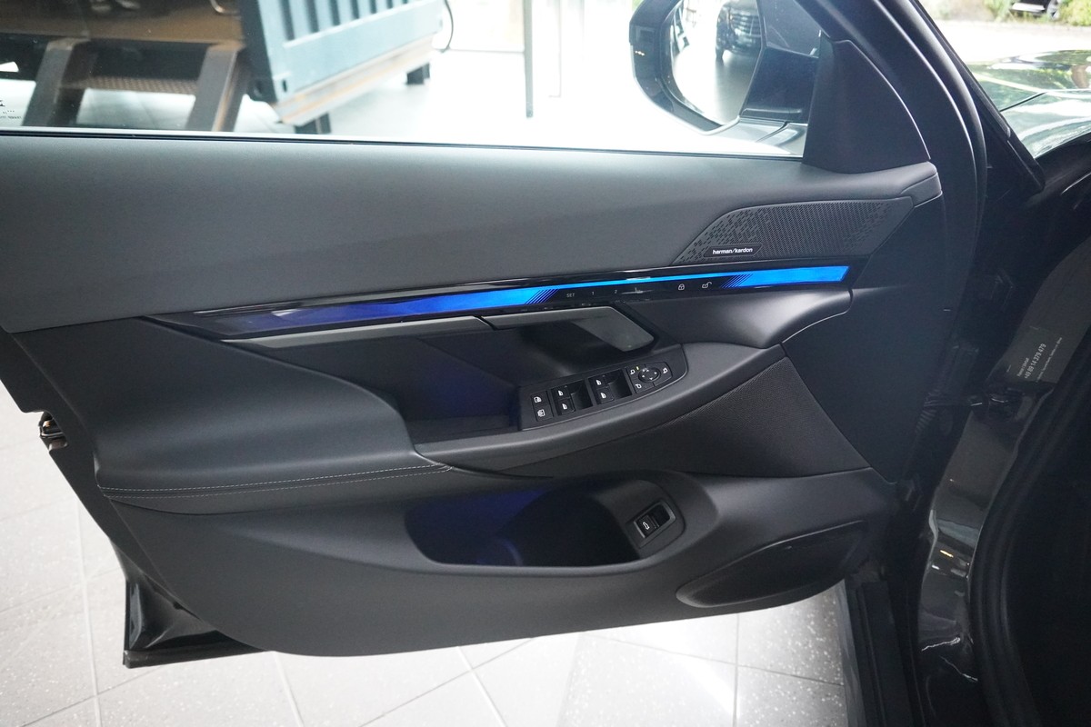BMW 550 e xDrive LED Pano Live Cockpit Prof. ACC H&K